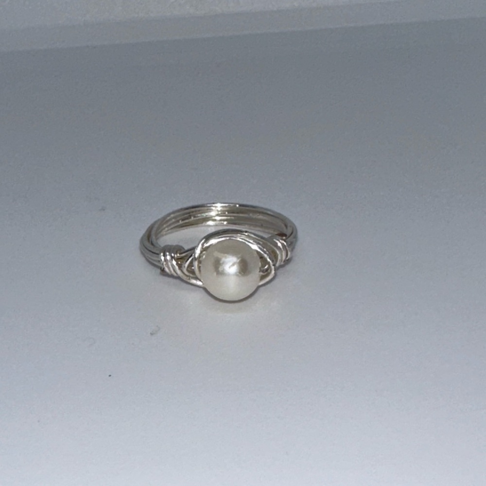 Elegant Silver Pearl Ring